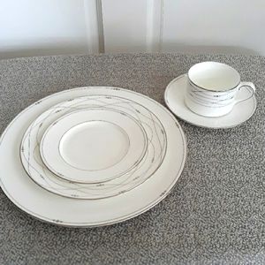 Royal Doulton Precious Platinum 5 piece place setting